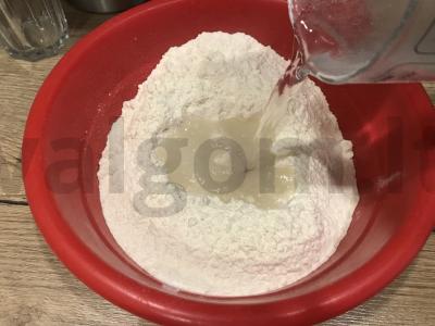 Traškūs čeburekai su sūriu ir varške Žingsnis 3