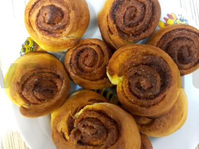 Cinamonų bandelės pagrindine nuotrauka