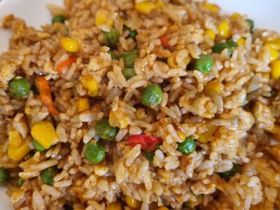 Keptas ryžiai su aštriu pipiru pagrindine nuotrauka