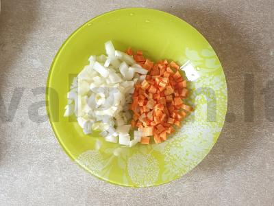 Vištienos sriuba su cukinija ir makaronais Žingsnis 3