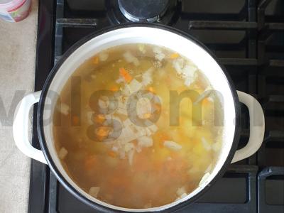 Vištienos sriuba su cukinija ir makaronais Žingsnis 5