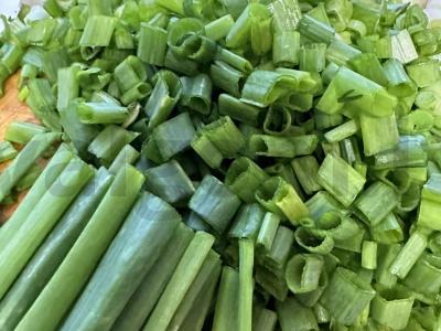 Česnakiniai skrudinti duoneliai su kiaušiniu keptuvėje Žingsnis 3