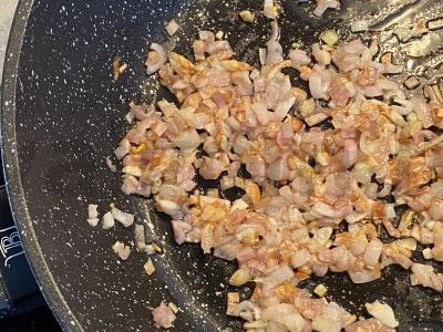 Makaronai su svogūnais ir grybais Žingsnis 1