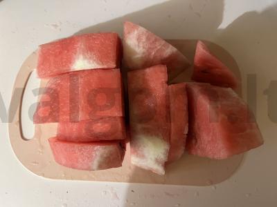 Melionų medaus padažas Žingsnis 1