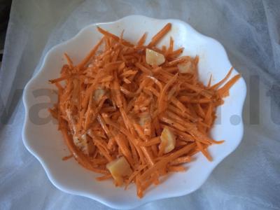 Aštrus morkų salotas su marinuotomis pievagrybėmis pagrindine nuotrauka