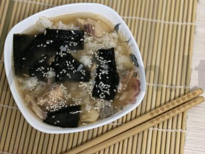 Japonų miso sriuba su lašiša ir ryžiais pagrindine nuotrauka