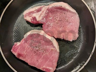 Kiaulienos steikai su pipirų padažu ir bulvių koše Žingsnis 2