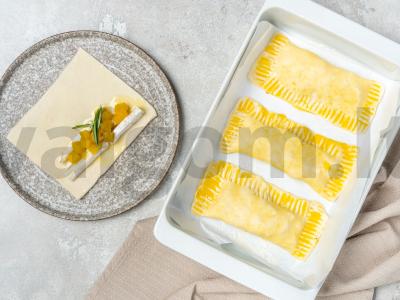 Sluoksniuotos tešlos pyragėliai su persikais ir brie sūriu Žingsnis 2
