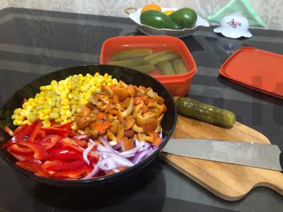 Salotos su grybais, kukurūzais ir daržovėmis Žingsnis 2