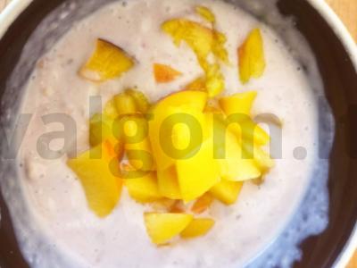 Persikų desertas su sausainiais ir šokoladu Žingsnis 2