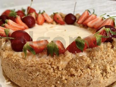 Sūrio pyragas su uogomis pagrindine nuotrauka