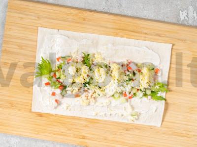 Tortilijos su krabų lazdelėmis ir agurkais Žingsnis 2