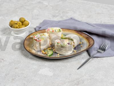 Tortilijos su krabų lazdelėmis ir agurkais pagrindine nuotrauka