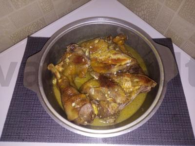 Kaimo gaidys padaže su garnyru, paruoštas katile Žingsnis 5