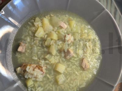 Ryžių sriuba su slyvomis ir kalakutiena pagrindine nuotrauka