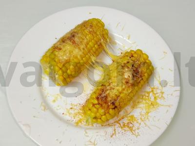 Kukurūzai su rūkytomis paprikomis ir sūriu pagrindine nuotrauka