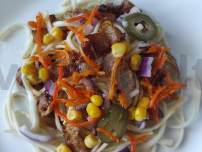 Udon su bekonu ir kukurūzais pagrindine nuotrauka