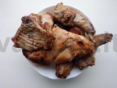 Sultingas triušis konfi su raudonuoju svogūnu ir moliuskų padažu Žingsnis 2