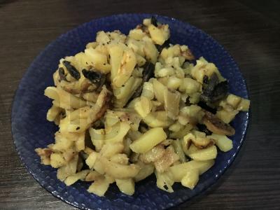 Kepta bulvytė su grybais pagrindine nuotrauka