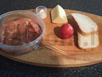 Kanarė su pomidoru, lašiša ir sūriu Žingsnis 1