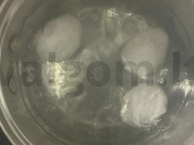 Greitas salotas su krabų lazdelėmis ir korėjietiška morkų salotomis Žingsnis 1