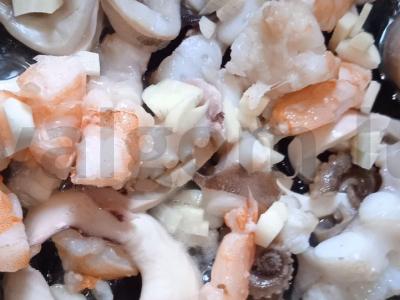 Kvinoja su kreminiu jūros gėrybių padažu Žingsnis 3