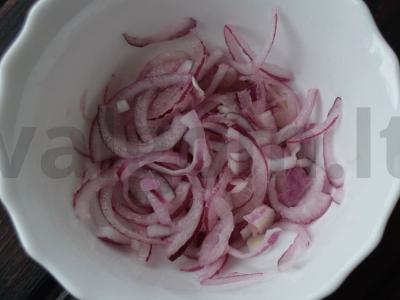 Daržovių salotas su virta jautiena ir granato sėklomis Žingsnis 2