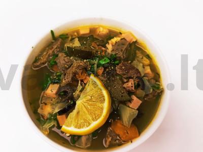 Sultinys su mėsos asorti ir marinuotais agurkais pagrindine nuotrauka