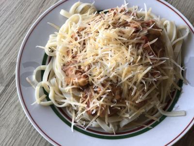 Makaronai su bekonu grietinėlės padaže pagrindine nuotrauka