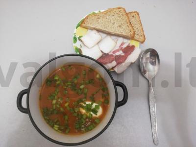 Sūrusis sriuba su kiauliena pagrindine nuotrauka