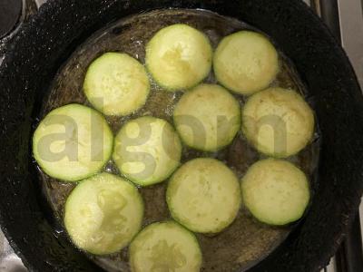 Cukinijos su majonezu, česnaku ir žolelėmis Žingsnis 3