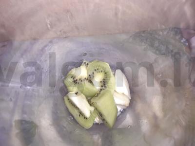 Smuzi su obuoliu, kiviu ir mungo daigais Žingsnis 1