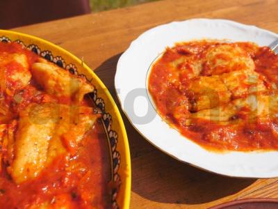 Lydeka naminio pomidorų sulčių padaže pagrindine nuotrauka