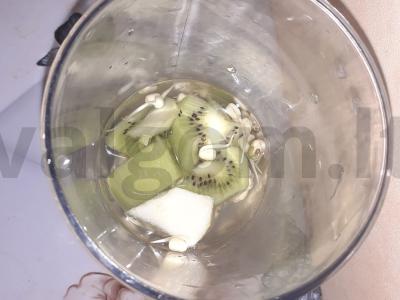 Smuzi su obuoliu, kiviu ir mungo daigais Žingsnis 2