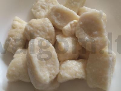 Švelniausi tingūs virtinukai iš varškės pagrindine nuotrauka