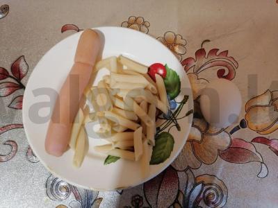 Makaronų ir dešrelių pusryčiai Žingsnis 1