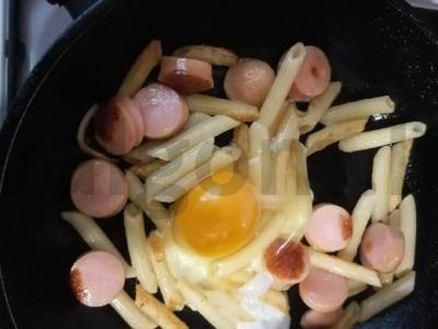 Makaronų ir dešrelių pusryčiai Žingsnis 3