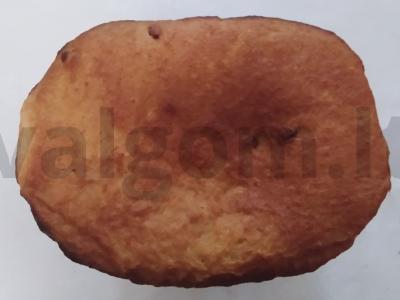 Namų varškės pyragas duonos kepimo mašinoje pagrindine nuotrauka