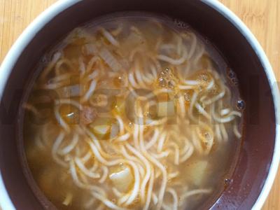 Greitas „Pietų“ sriuba su makaronais pagrindine nuotrauka