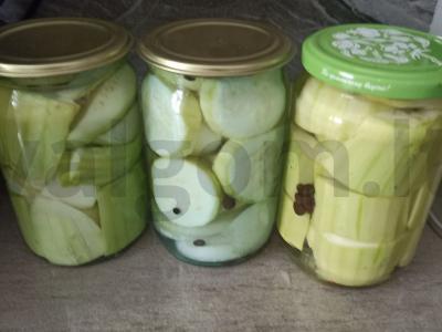 Marinuoti cukinijos užkandžiai pagrindine nuotrauka