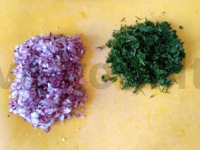 Salotas „Jūriniai motyvai“ su žuvies konservais Žingsnis 2