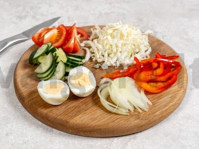 Paprastas ir lengvas salotas su tunu ir Pekino kopūstu Žingsnis 1