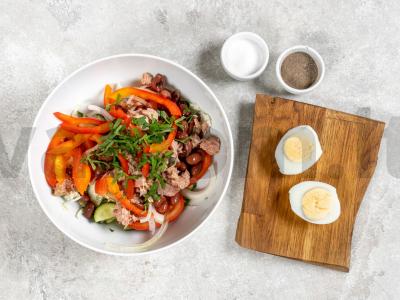 Paprastas ir lengvas salotas su tunu ir Pekino kopūstu Žingsnis 2