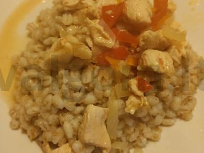 Perlovka su mėsa pagrindine nuotrauka