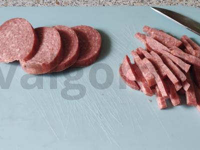 Žirnių ir skrudintų duonos kubelių salotos Žingsnis 1