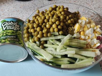 Žirnių ir skrudintų duonos kubelių salotos Žingsnis 4