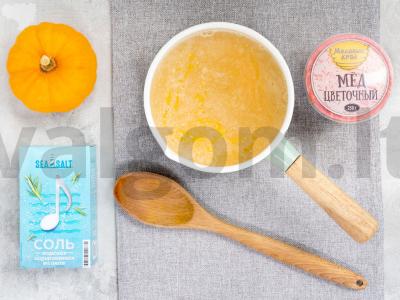 Kukurūzų košė su pienu, moliūgu ir medumi Žingsnis 1