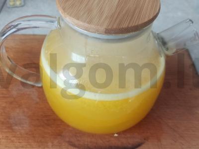 Mandarinų ir citrinų gėrimas pagrindine nuotrauka