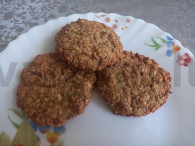 Bananų sausainiai su avižiniais dribsniais pusryčiams pagrindine nuotrauka