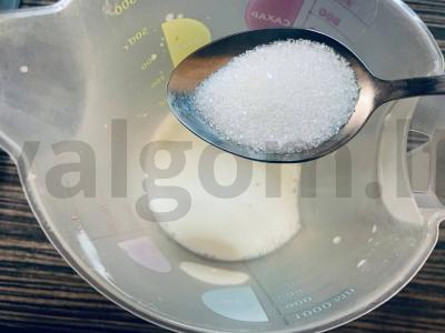 Kepiniai su mielėmis ir mėlynėmis Žingsnis 1